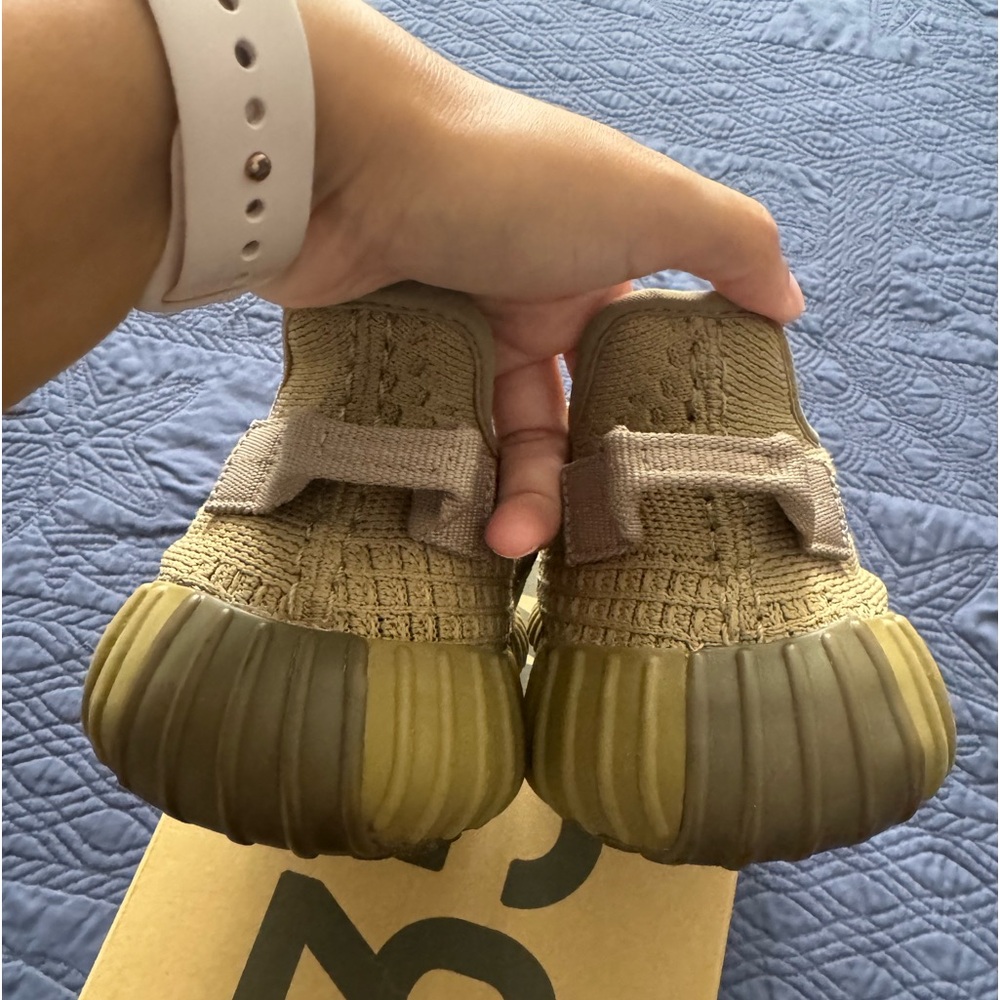 Yeezy Boost 350 V2 Earth size 5.5 Y - Picture 3 of 5